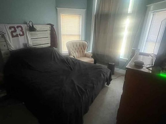 4th image of 879 Rose St