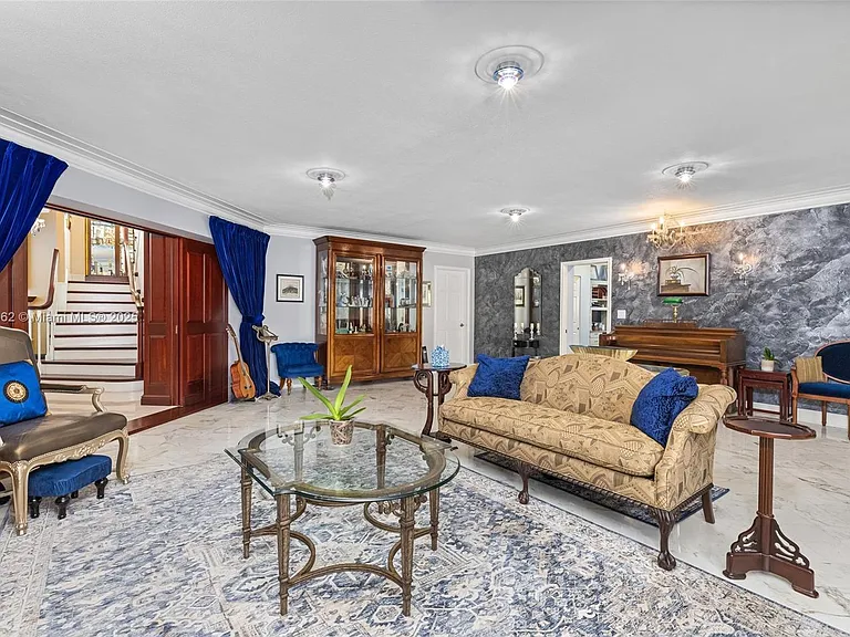 70 Bay Colony Ln — Photo 42