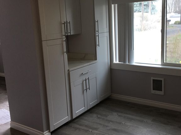 4th image of 4241 Orchard Dr NE