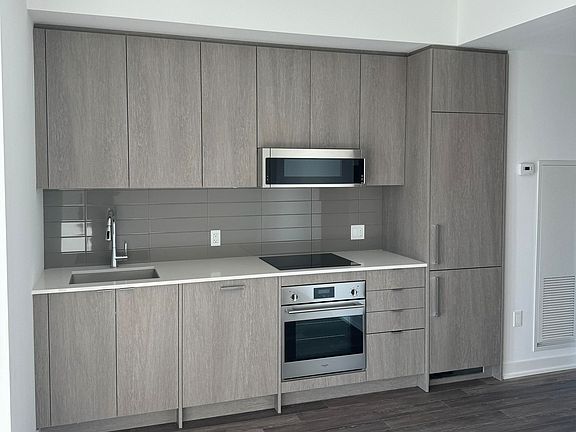 3rd image of 250 Lawrence Ave W #618