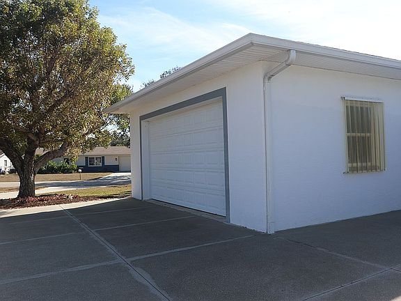 5th image of 300 E Wentworth Cir