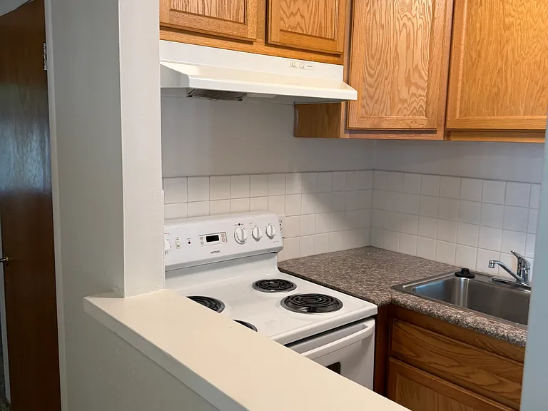 2406 G St — Photo 7