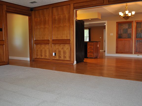 5th image of 621 Meadow Lark Dr