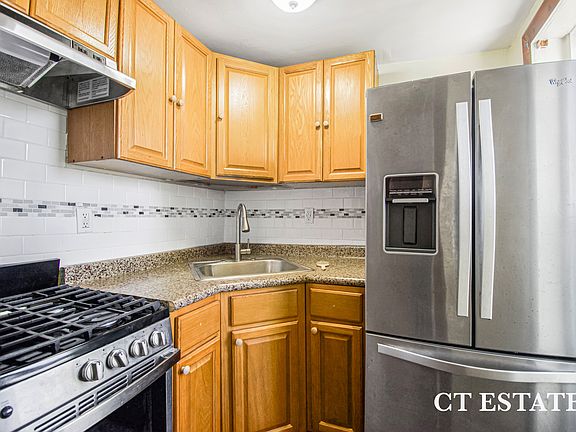 4th image of 551 Decatur St #4