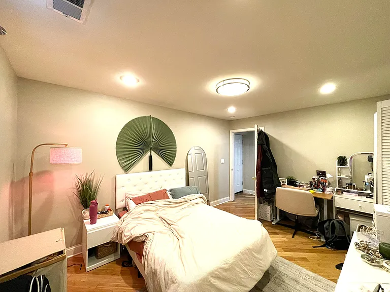 1522 W Superior St #1 — Photo 24