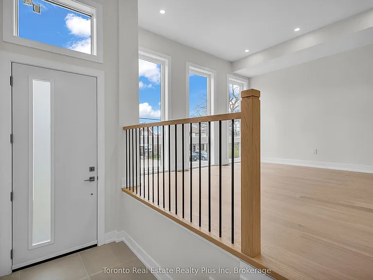 138 Bowie Ave — Photo 32