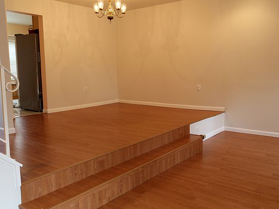 4th image of 9854 Oakdale Woods Ct