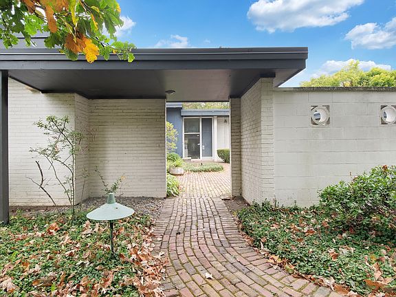 2nd image of 767 White Oaks Ln