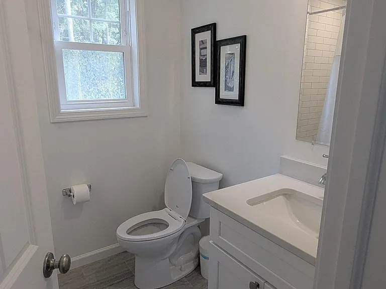 Clean full ensuite bathroom