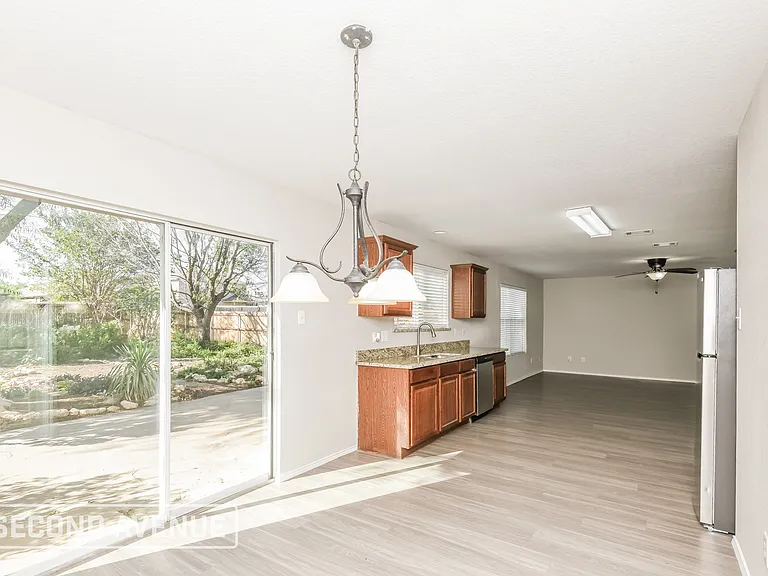 6237 Hereford Dr — Photo 8