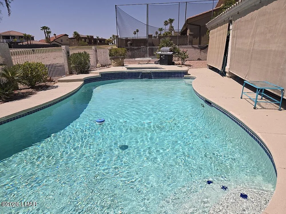 3 bed, 2.0 bath, 2100 sqft, $3,000 — Photo 2
