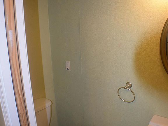 4th image of 226 Leslie St