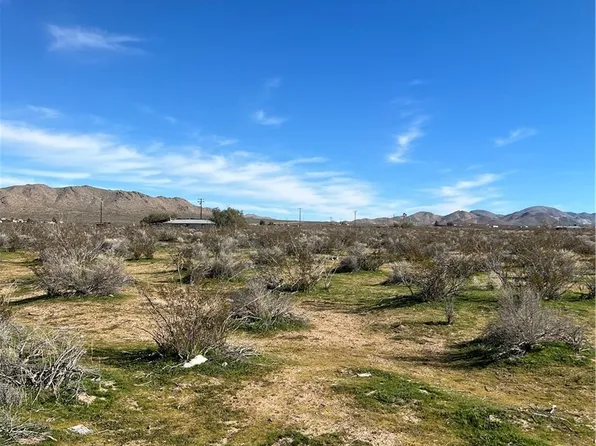 22 Redbank Rd, Apple Valley, CA 92307