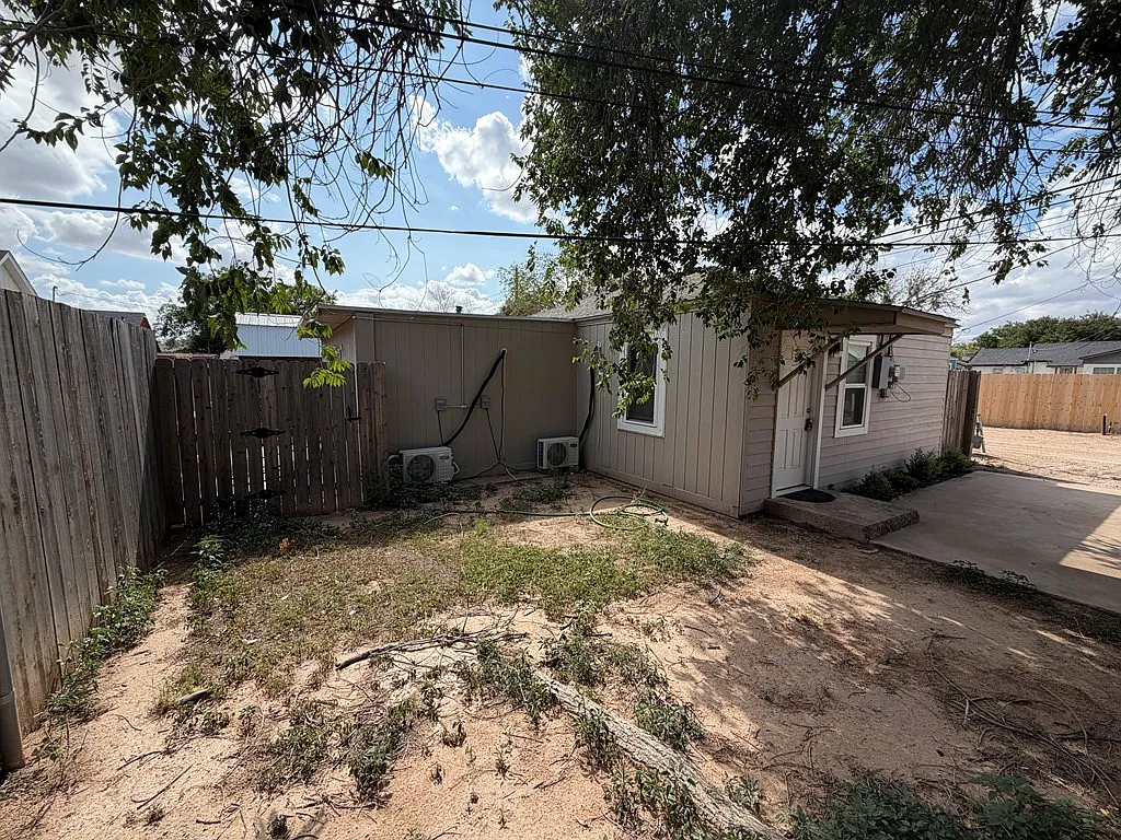 2 bed, 1.0 bath, 900 sqft, $1,100 — Photo 3