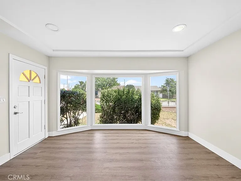639 N Nora Ave — Photo 11