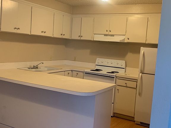 3rd image of 1620 Neal Dow Ave #4