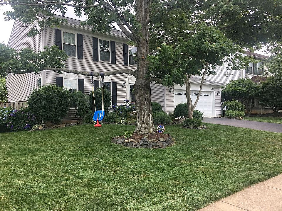 2nd image of 712 Southview Pl NE