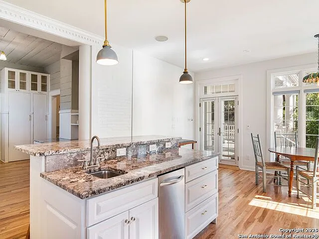 702 W French Pl — Photo 24