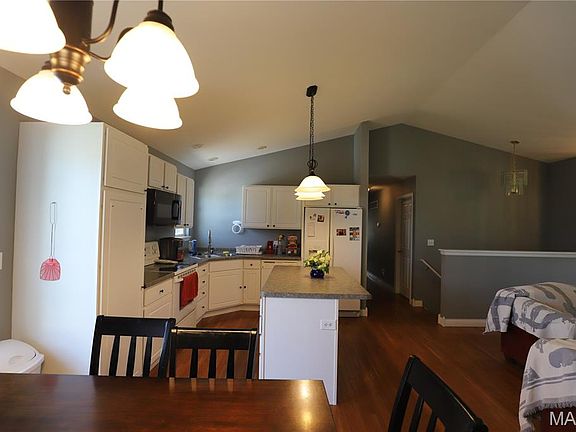 5th image of 70 Swan Ln
