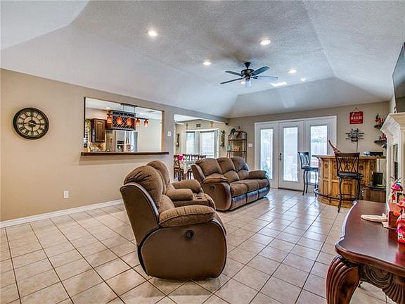 4th image of 3703 Constitution Dr
