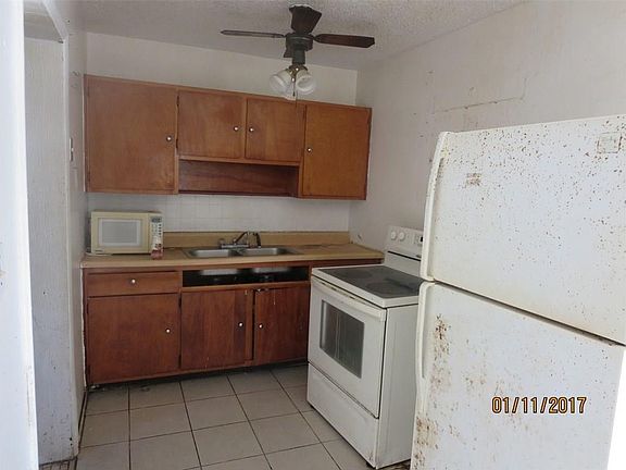 3rd image of 2414 2nd Pl SW