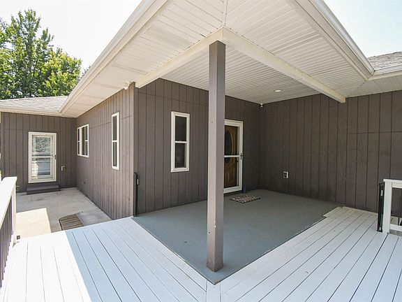 3rd image of 218 Douglas Blvd