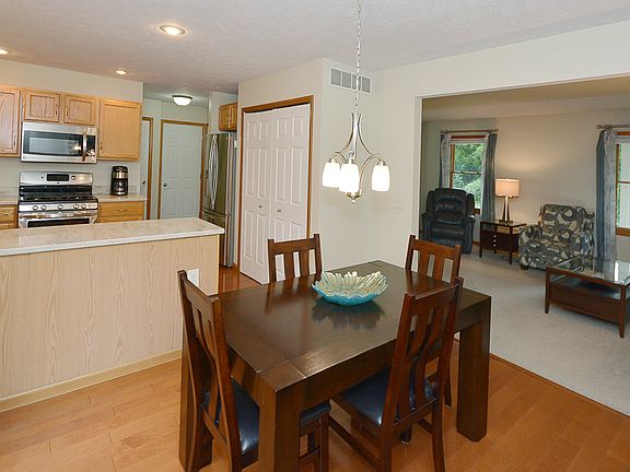 3rd image of 7044 Jamaica Ln