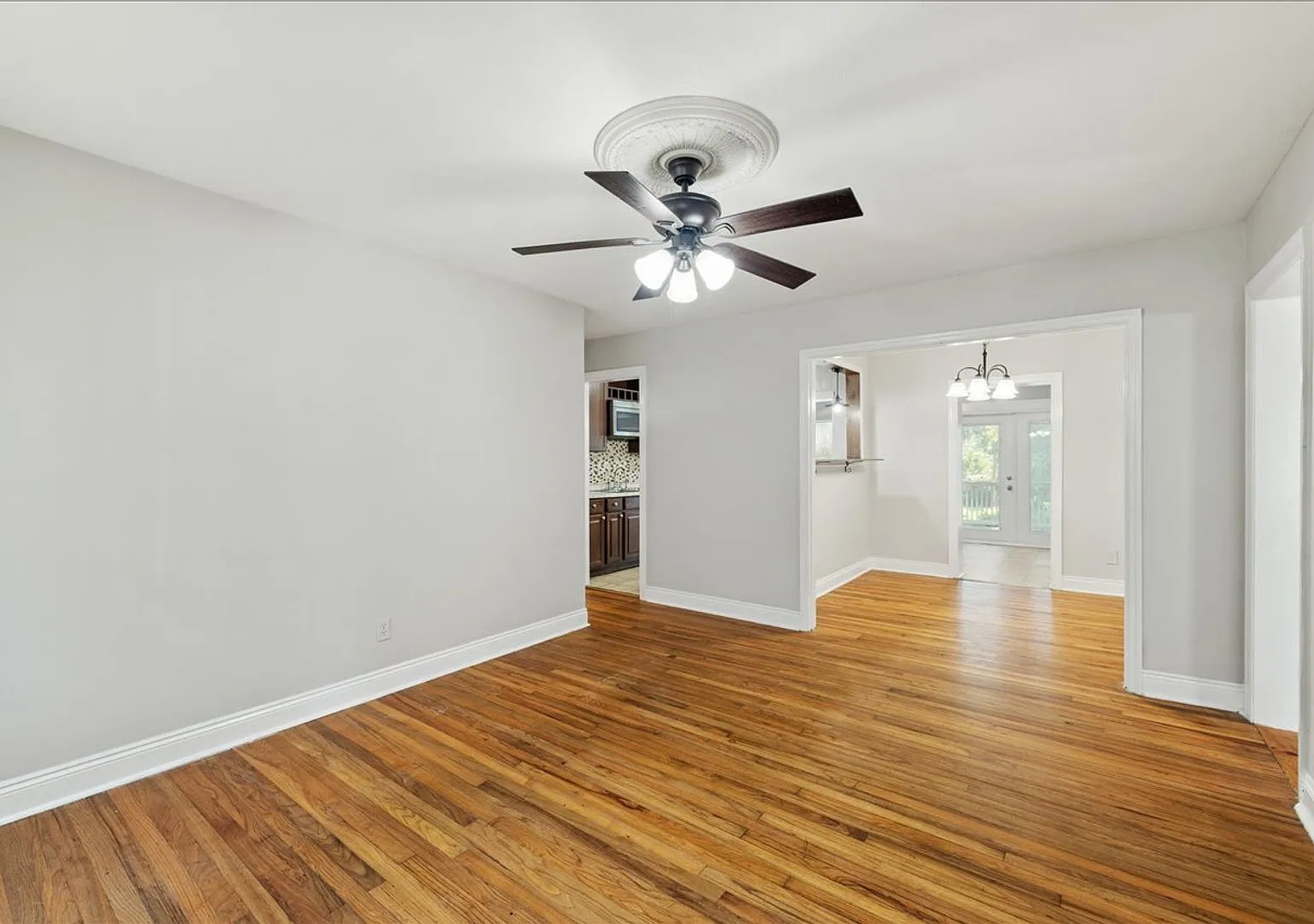 Large 5 bedroom by FSU Campus! — Photo 3