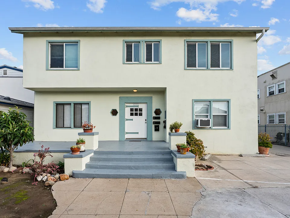 1322 S Van Ness Ave #4