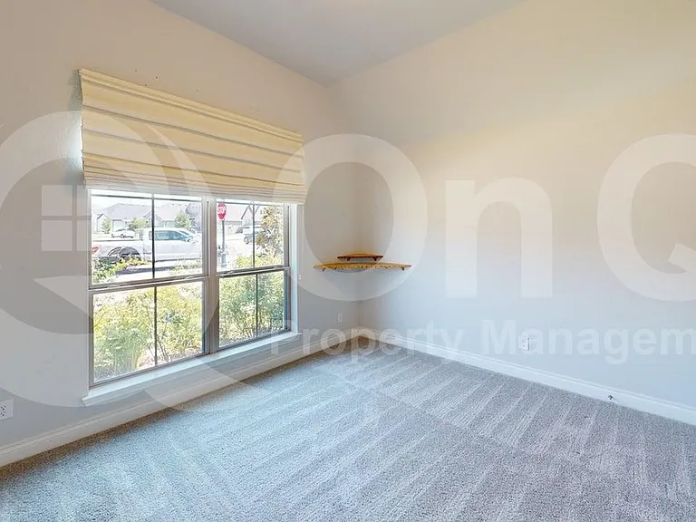 2401 Robin Way — Photo 15