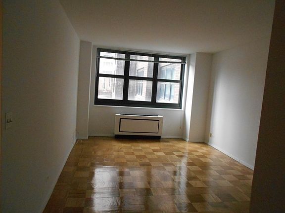 4th image of 200 E 72nd St APT 7D