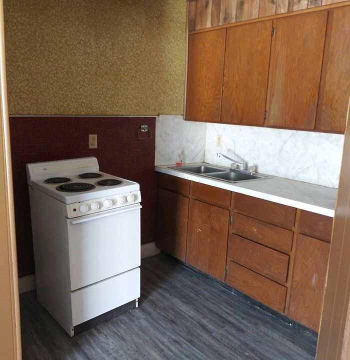 2nd image of 1100 Lake Ave