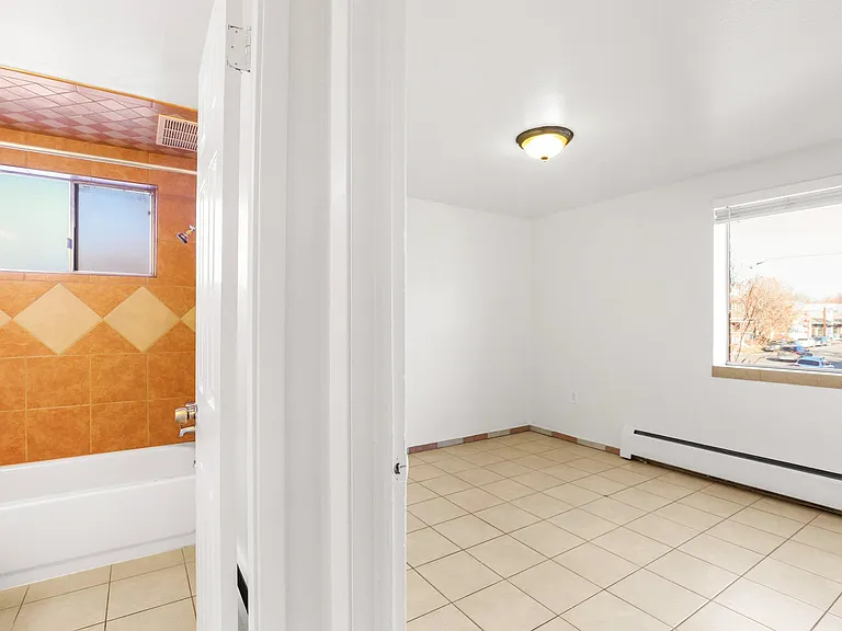 Camelot Apartments — Photo 32