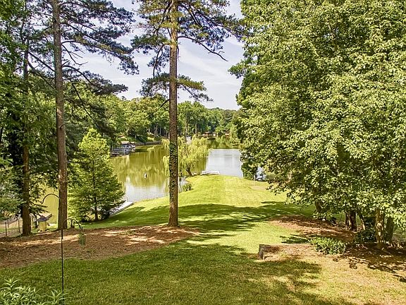 2nd image of 420 Lakeshore Dr