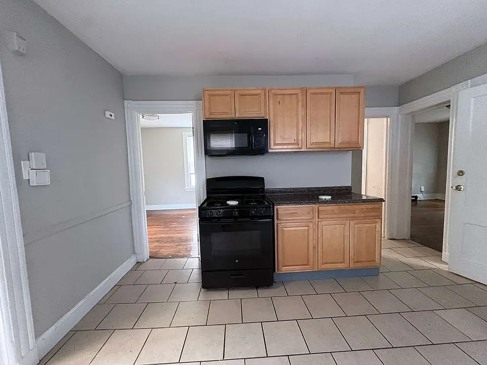 271 Howard Ave #2