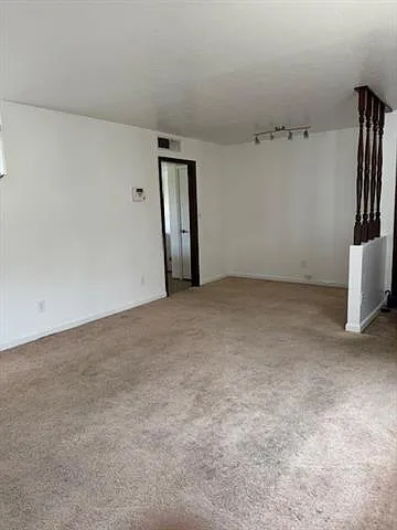 3 bed, 2.5 bath, 1700 sqft, $1,800 — Photo 3