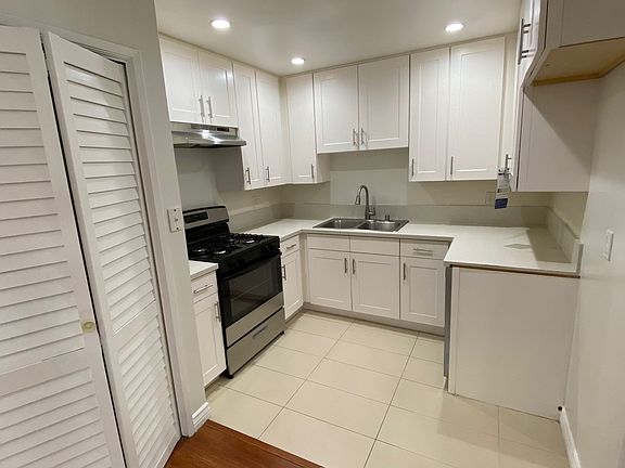 2nd image of 405 Ivy St APT 115