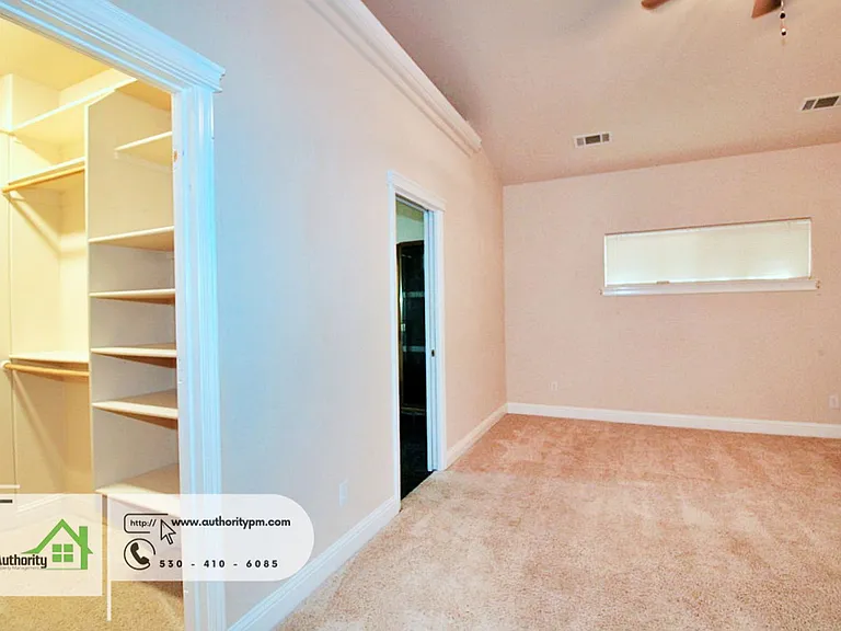 2279 Wicklow St — Photo 23