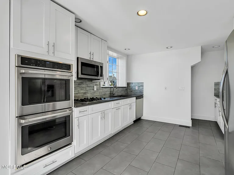 3 Royal Pl — Photo 11
