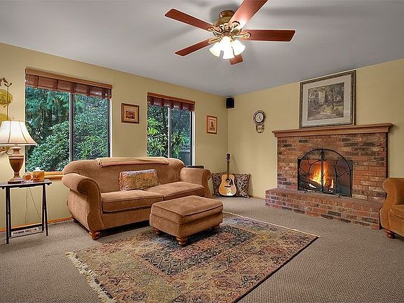 4th image of 1032 200th St SW
