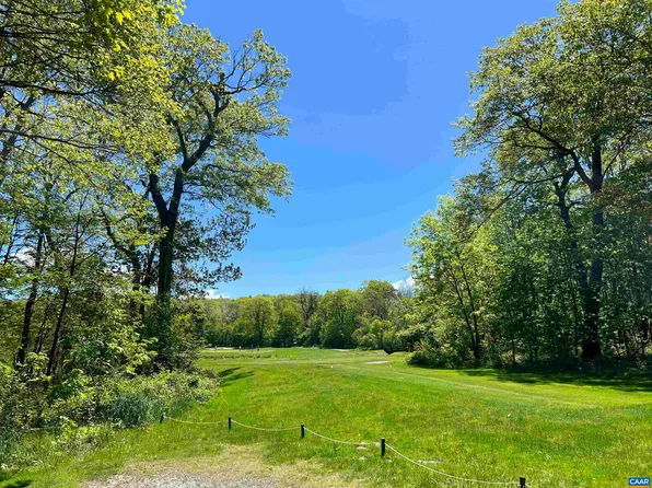204 Laurel Springs Dr, Roseland, VA 22967