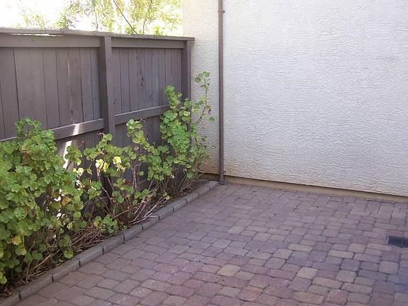 4th image of 25 Villa Gardens Ct