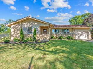 1059 Hickory Ln, Elk Grove Village, IL 60007