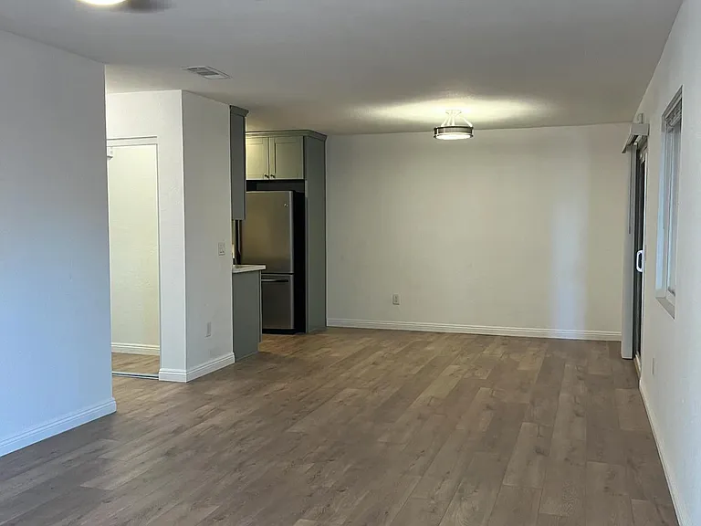4433 Logan Ave — Photo 5