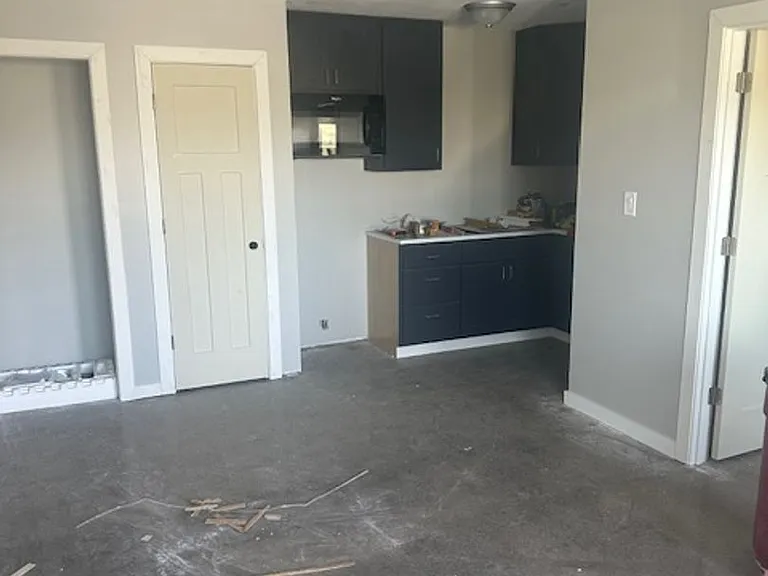 736 Heylman St — Photo 3
