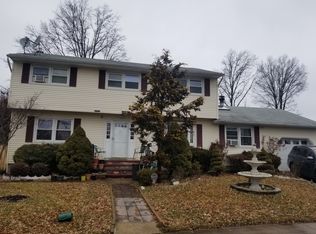 11 Charles Ct, Edison, NJ