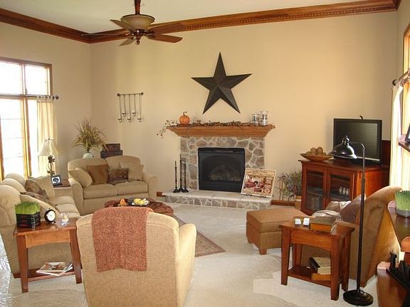 3rd image of 614 Palm Dr