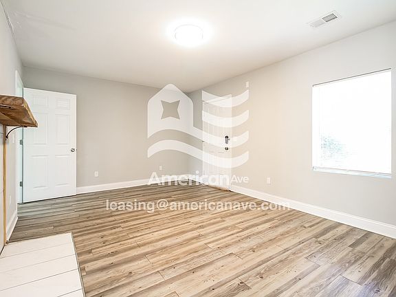 21854_004_living_room_13637377.jpg