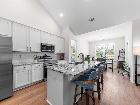 3rd image of 223 Bulkhead Dr