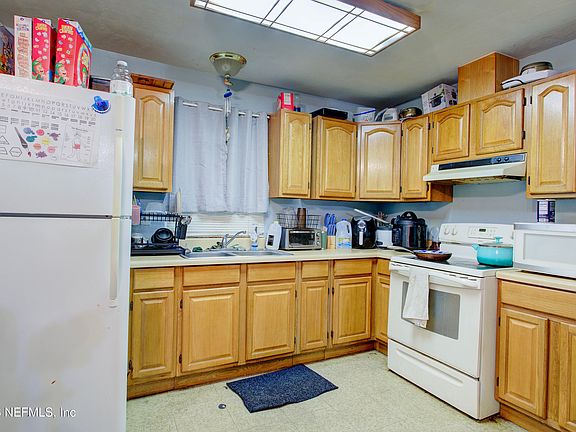 2nd image of 2208 SE 30TH Street